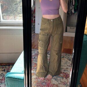 Wide-leg cargo pants